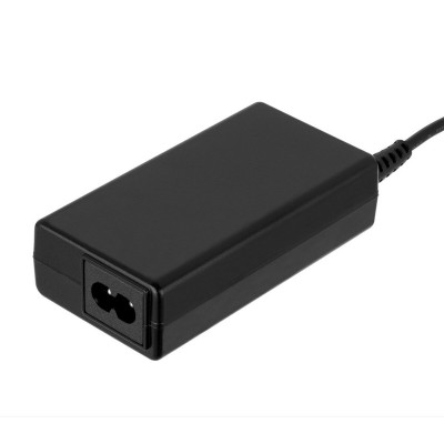 Chargeur d'ordinateur portable Akyga AK-NU-12 65 W sur la caverne des 